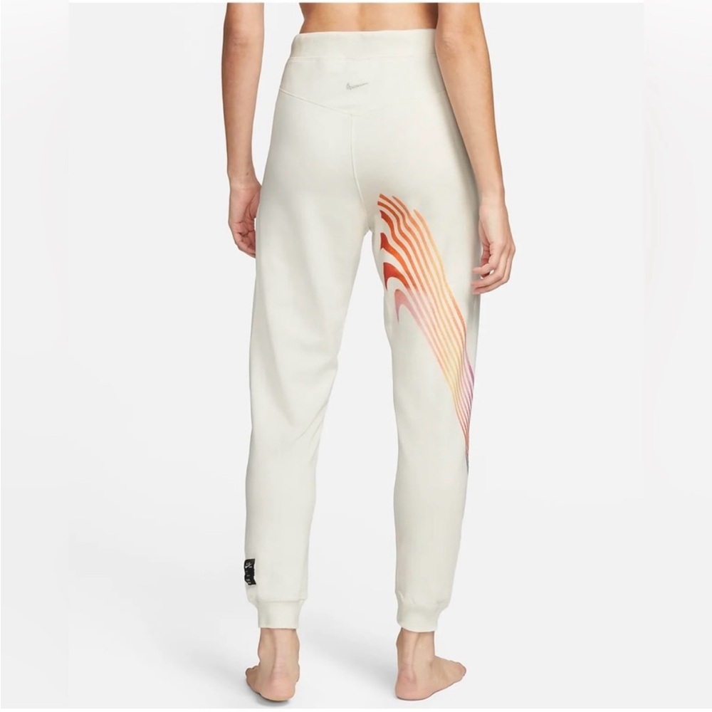 Nike Yoga Luxe A.I.R. Cream Women’s Medium 7/8 High Rise Fleece Joggers - Picture 2 of 15